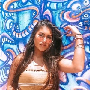 Meet your Posher, Monica